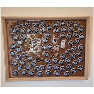 Quadro Corona bottiglie e tappi